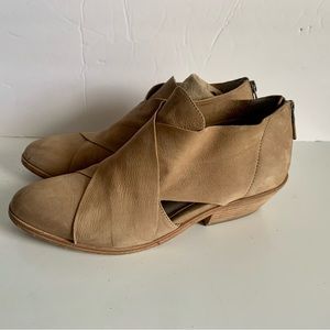 Eileen Fisher Womens Shoes Size 8 Suede Leather Beige Heels